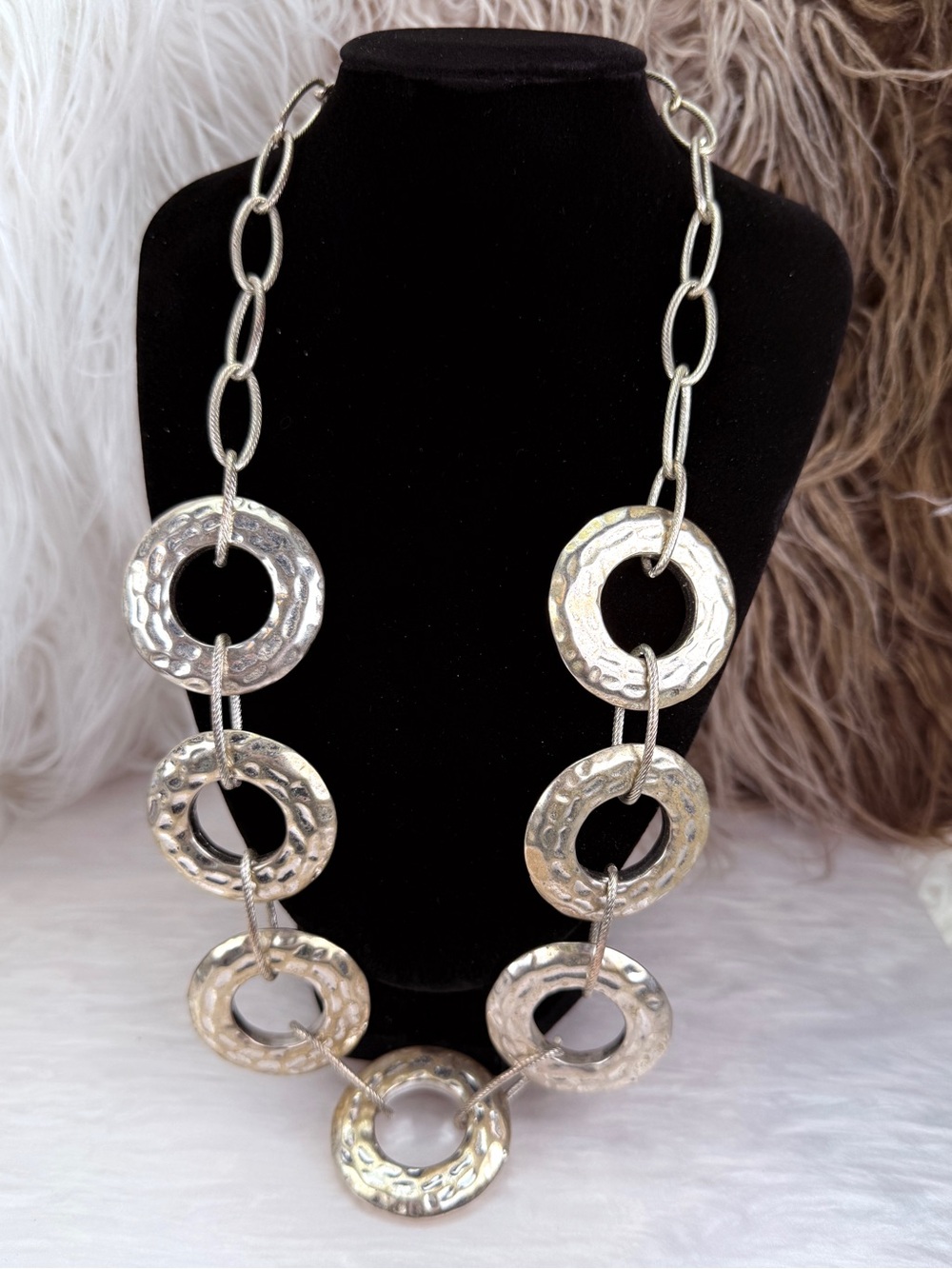 Vintage Silver Tone Hammered Circle Link Statement Necklace - Picture 8 of 8